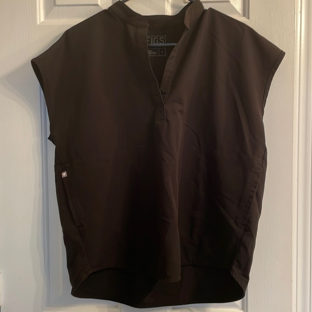 Figs size small black scrub top